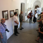 Díla českých, polských a německých výtvarníků můžete vidět ve Vlašském dvoře i kostele sv. Jana Nepomuckého