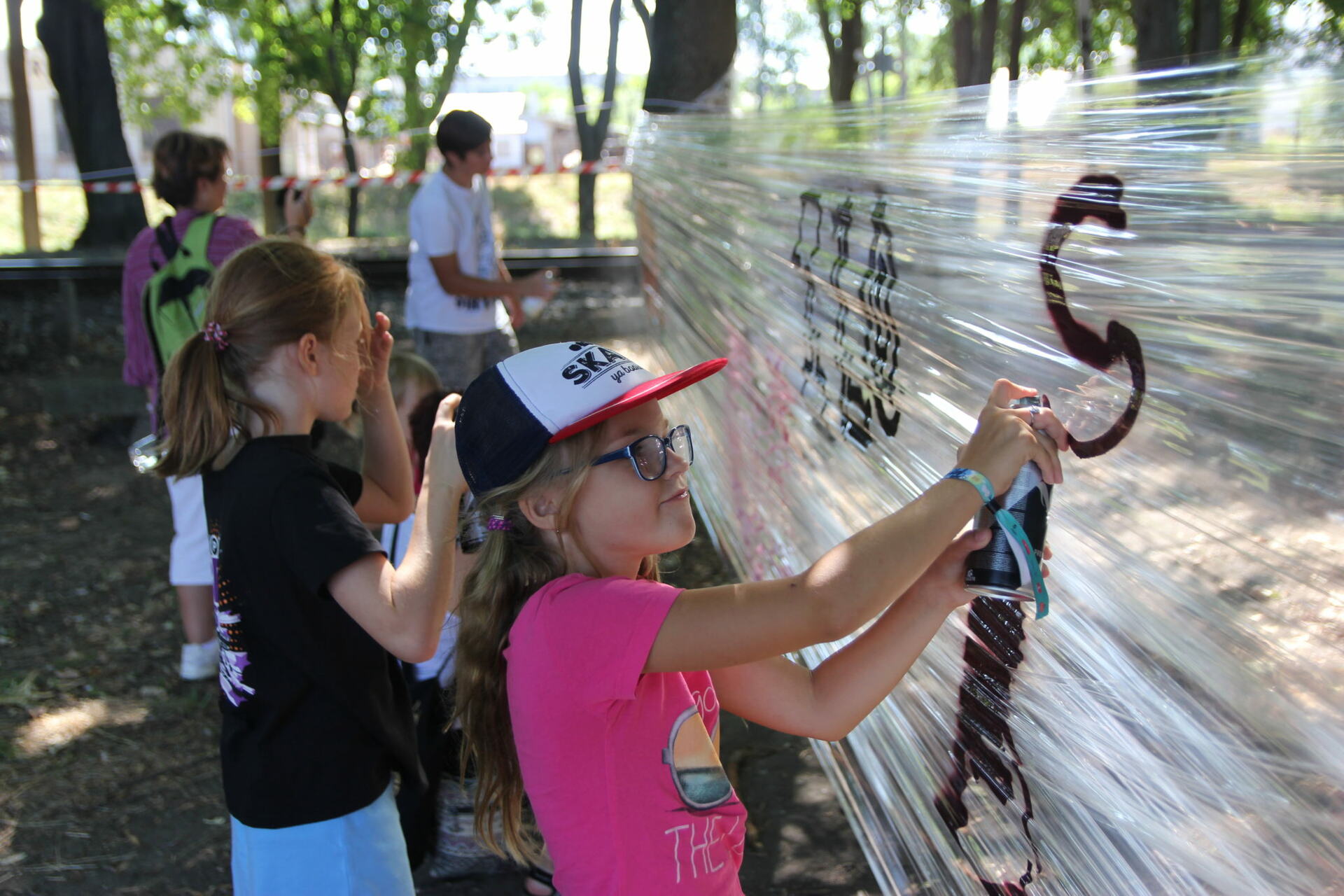 Streetartový festival, který proměnil další šedivé kutnohorské plochy v originální díla, vyvrcholil workshopem pro veřejnost