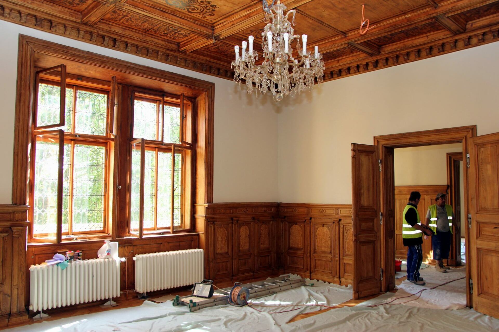 Obrazem: Revitalizace Vlašského dvora pokračuje podle plánu a postupně navrací sídlu králů jeho někdejší krásu