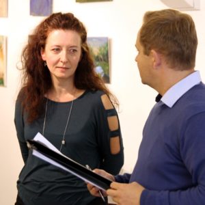 Spolkový dům v Kutné Hoře hostí do 21. října výstavu absolventů výtvarných kurzů Ateliéru pro Kočku