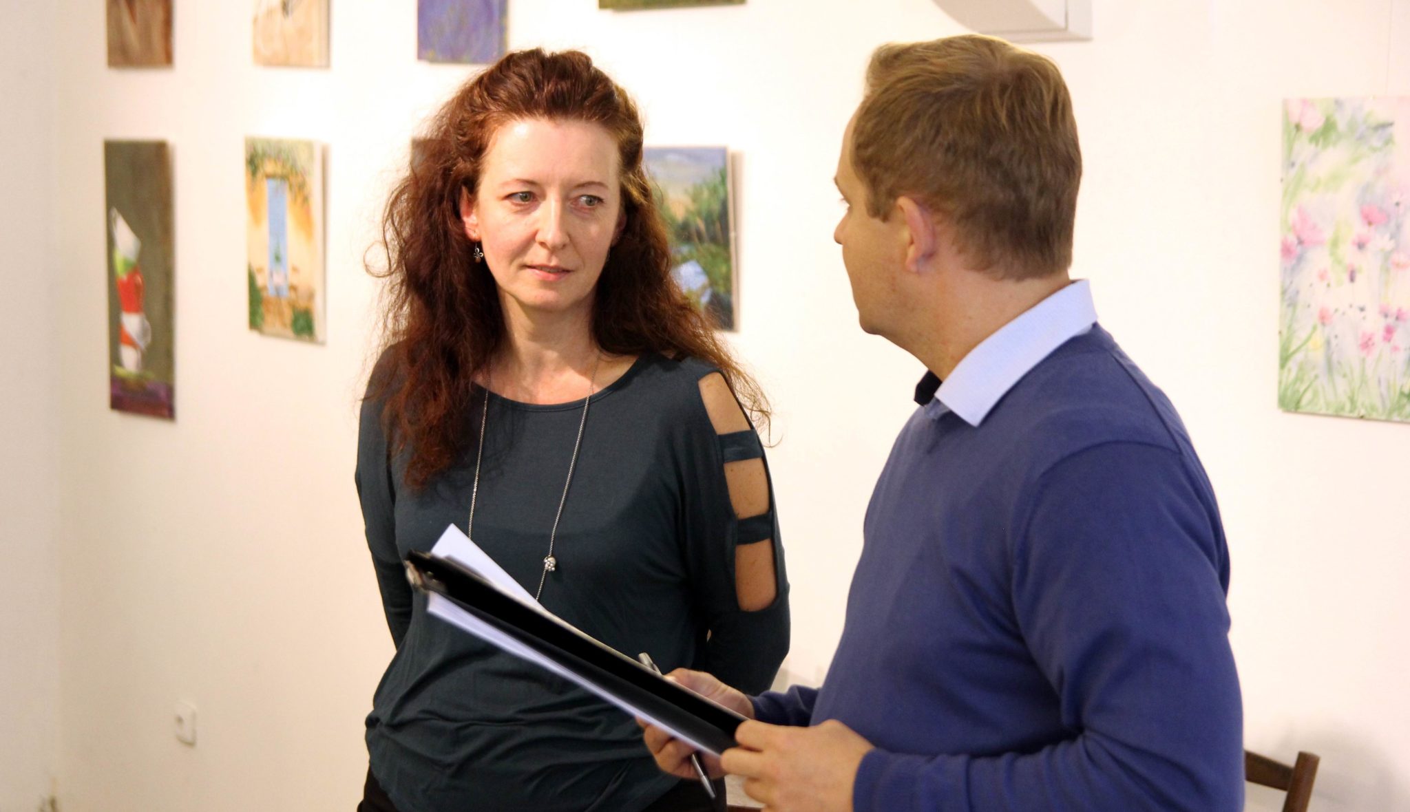 Spolkový dům v Kutné Hoře hostí do 21. října výstavu absolventů výtvarných kurzů Ateliéru pro Kočku