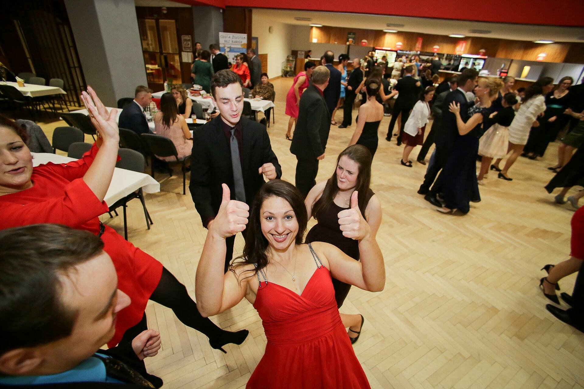 Výtěžek plesu Cesty životem bez bariér poslouží na zakoupení dětské monoski a vybavení nově vznikajícího centra