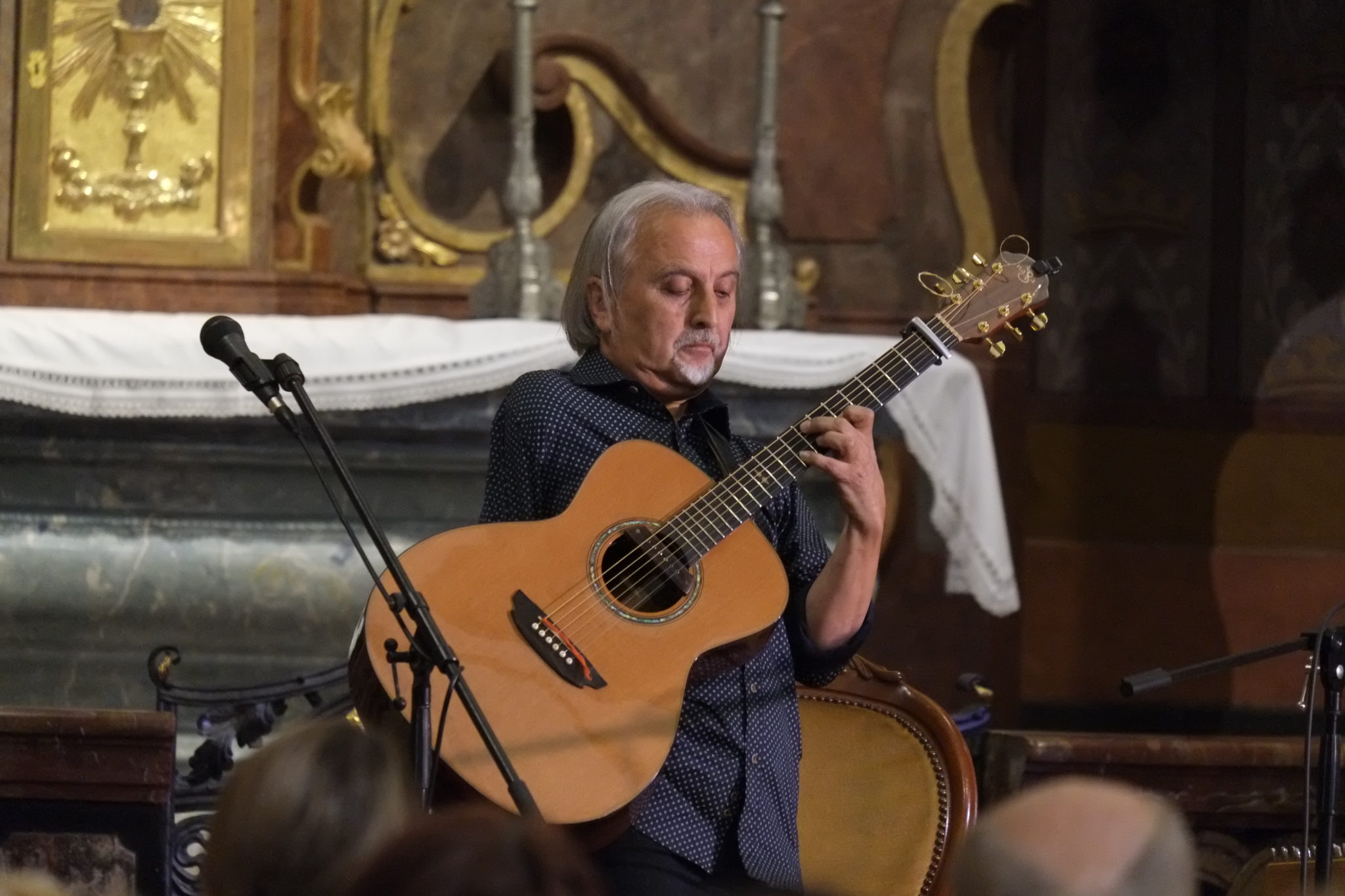 Světoznámý jednoruký kytarista Andrés Godoy, Stanislav Barka a Jan Cikrt se představili v kostele sv. Jana Nepomuckého