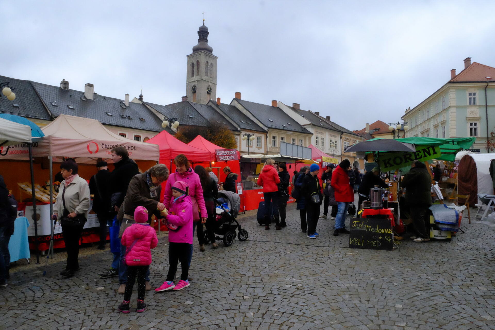 Svatomartinské trhy se konaly v sobotu 3. 11. na Palackého náměstí, nabízely stánkový prodej i doprovodný program