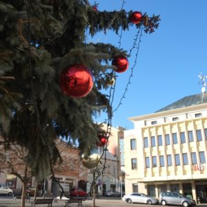 Nová vánoční výzdoba neušla pozornosti vandala