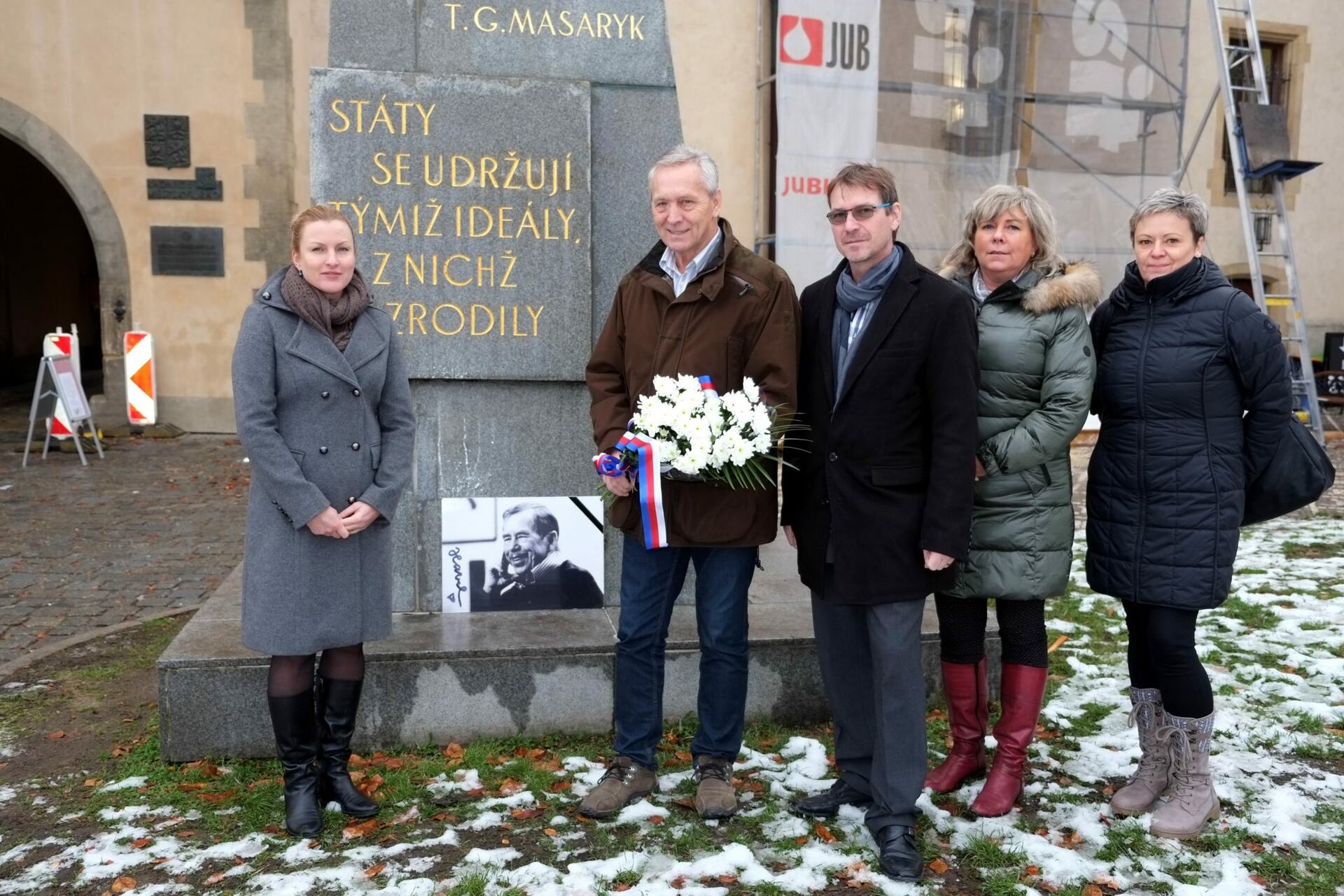 Při malém pietním shromáždění uctili památku Václava Havla