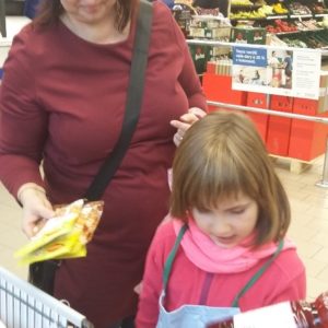 Dobrovolníci Oblastní charity Kutná Hora se zapojili do Národní potravinové sbírky ve Zruči nad Sázavou i  v Kutné Hoře