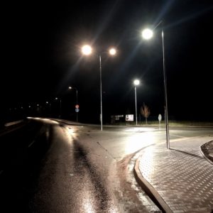 Silnici ze Sedlce na Kaňk otevřeli o několik dní dříve, stezku nasvítily LED lampy