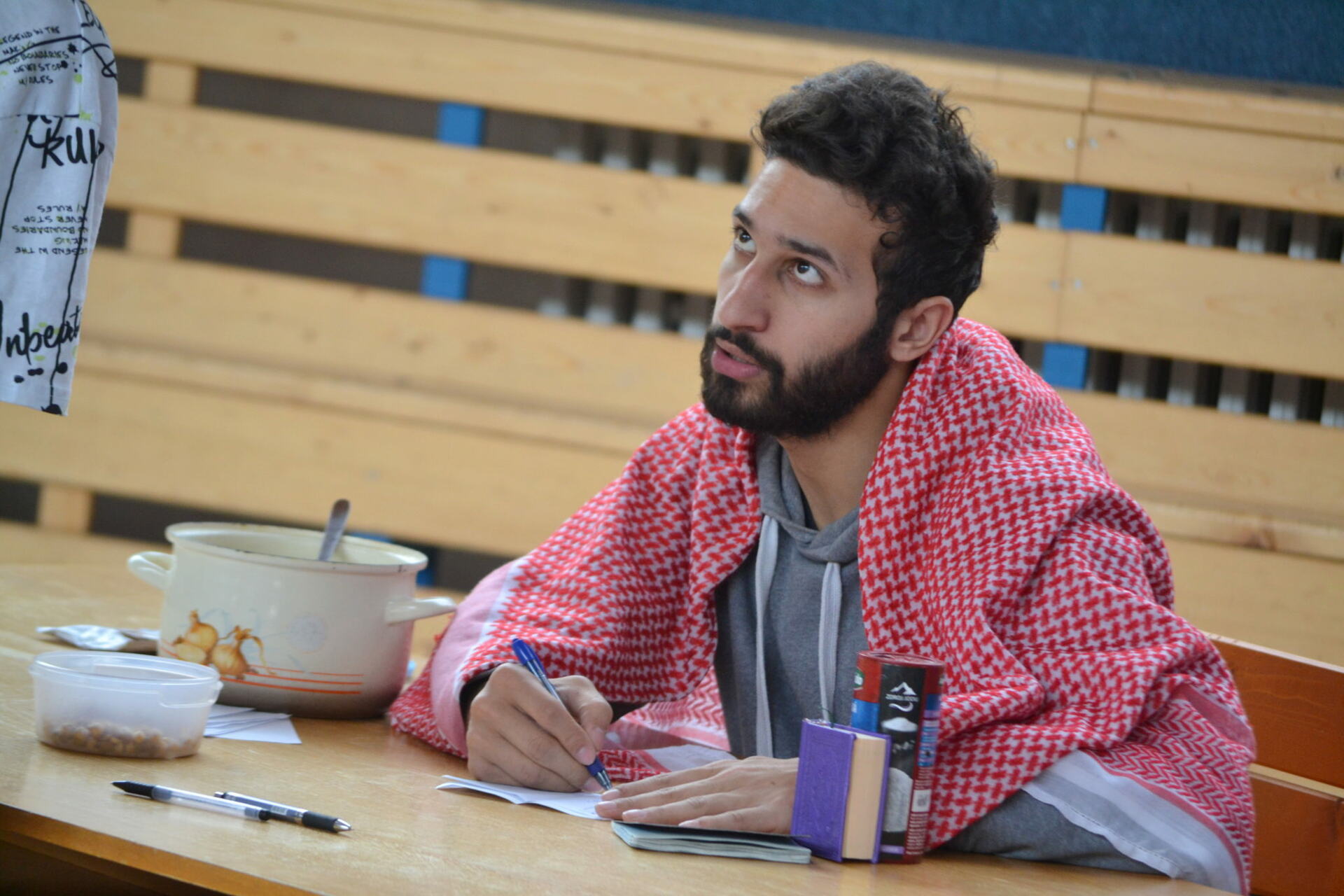 Návštěva zahraničních studentů projektu Edison pokračovala prezentací států v tělocvičně školy