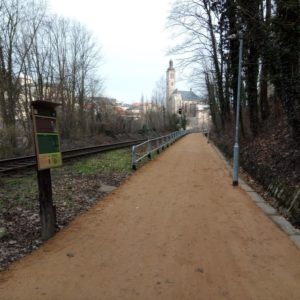 Zpevnění cesty na Královské procházce vyvolalo na sociálních sítích rozdílné diskuze