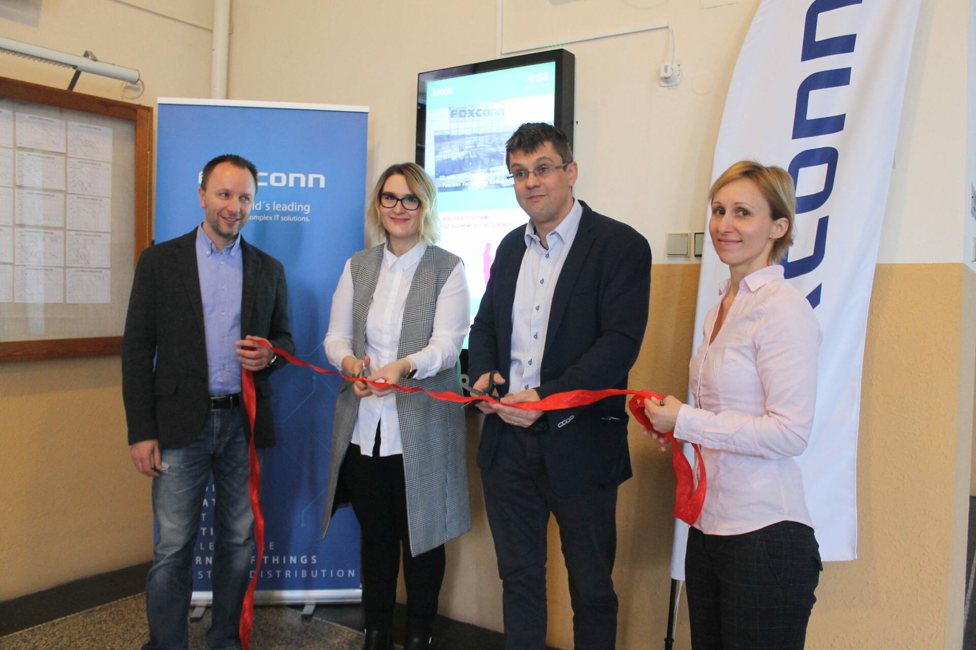 Na průmyslové škole spustili interaktivní panel, usnadní práci studentům i zaměstnancům