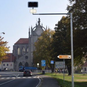 Na červenou se nejezdí: při výjezdu hasičů ve Vítězné ulici mají řidiči povinnost zastavit