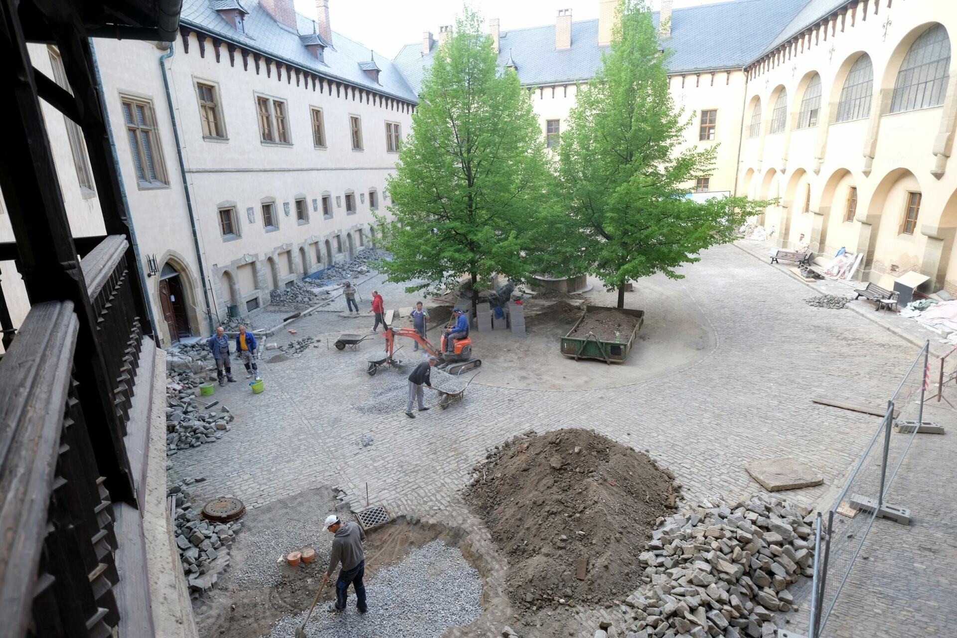 Upozornění: Z technických důvodů se letos Kutnohorský majáles nekoná, práce na nádvoří budou dokončeny do 3. května