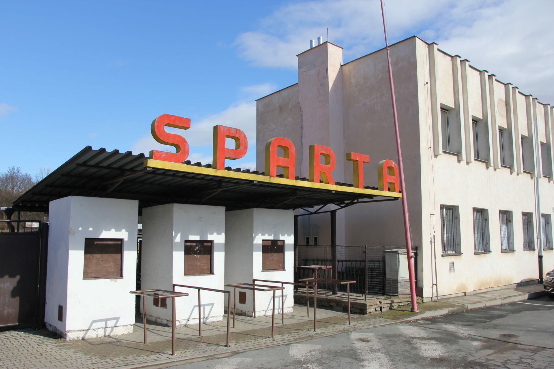 Zda město doplatí spoluúčast k získané dotaci na rekonstrukci fotbalového hřiště v Lorci, rozhodnou až zastupitelé