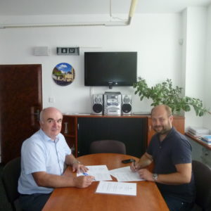 Partnerství střední školy a stavební firmy na Kutnohorsku bylo zpečetěno. Žáci se mohou těšit na významnou podporu firmy