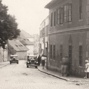 Soutěž Kutnohorských listů o tři publikace Aleše Pospíšila z nového dílu edice Zmizelá Kutná Hora. Víte, ve které ulici firma na textilní zboží sídlila a jak se jmenovala? (3. díl)