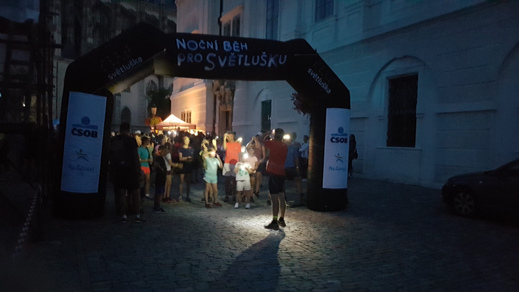 Stovky Světlušek ozářily v pátek 9. srpna večer setmělé centrum města, běžecký závod Dačického 12 startuje v sobotu 10. srpna od chrámu sv. Barbory
