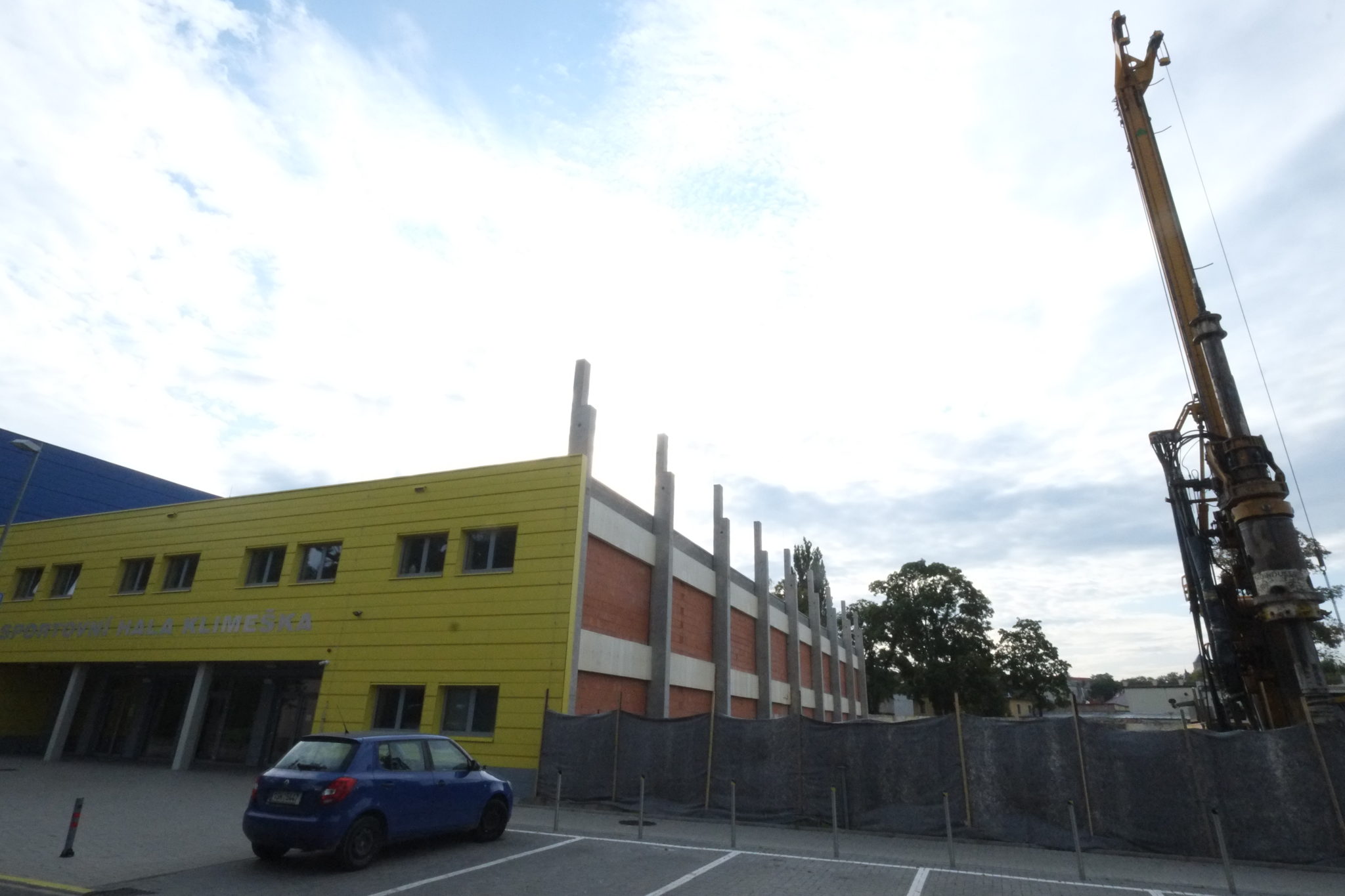 Říjen ve sportovní hale Klimeška bude ve znamení florbalu a házené, výstavba tréninkové haly pokračuje