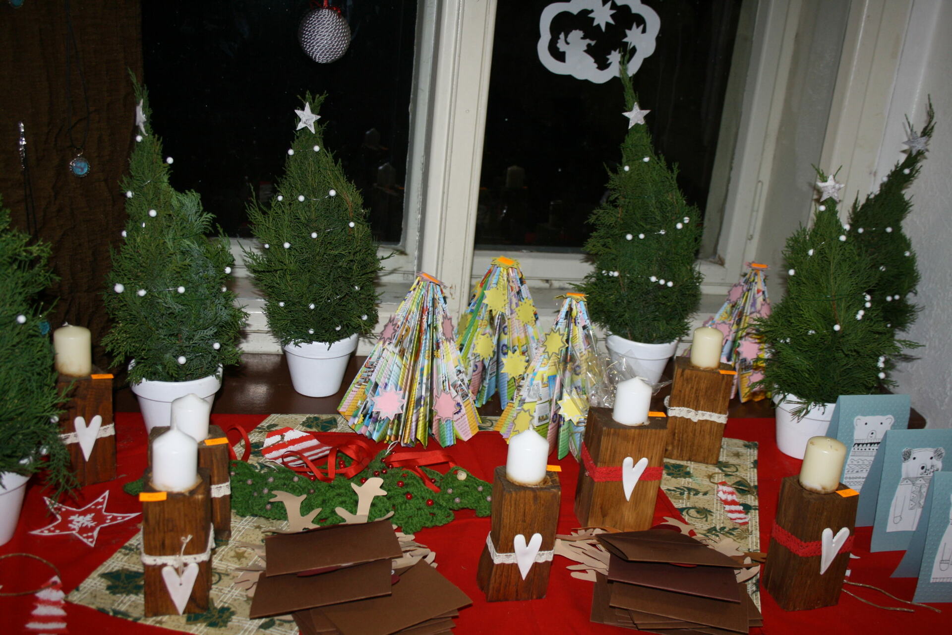 Vánoční prodejní jarmark pořádají žáci ZŠ Žižkov v pátek 6. prosince od 8 hodin na Palackého náměstí