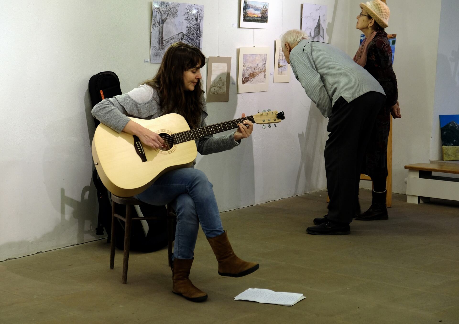 Spolkový dům hostí obrazy absolventů kurzu Ateliéru pro kočku