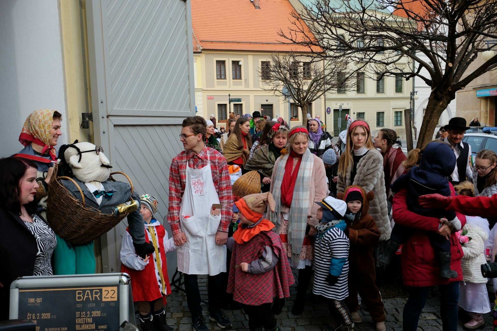 Mateřská školka Pohádka pořádala tradiční masopust, průvod vyrazil za doprovodu živé kapely do centra města