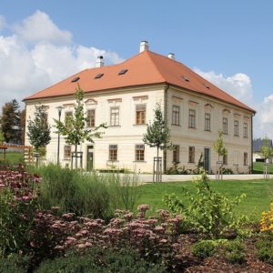 GASK od pondělí znovu otevřela zahrady v areálu galerie, návštěvníci mohou vstupovat s rouškou a neshromažďovat se