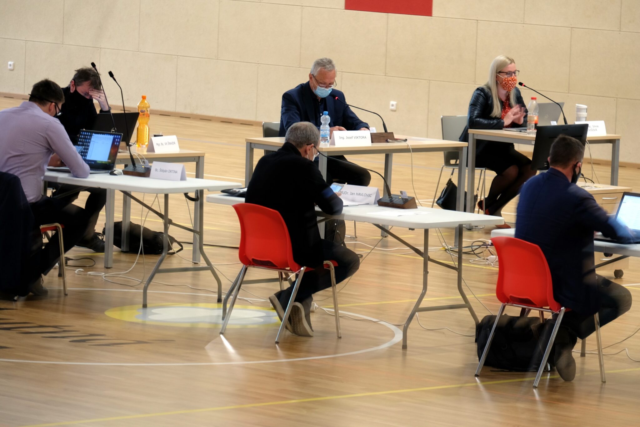 Zastupitelé po živé diskuzi jmenovali předsedkyni Osadního výboru Vnitřní město, tématem jednání byl i další osud domu na Palackého náměstí