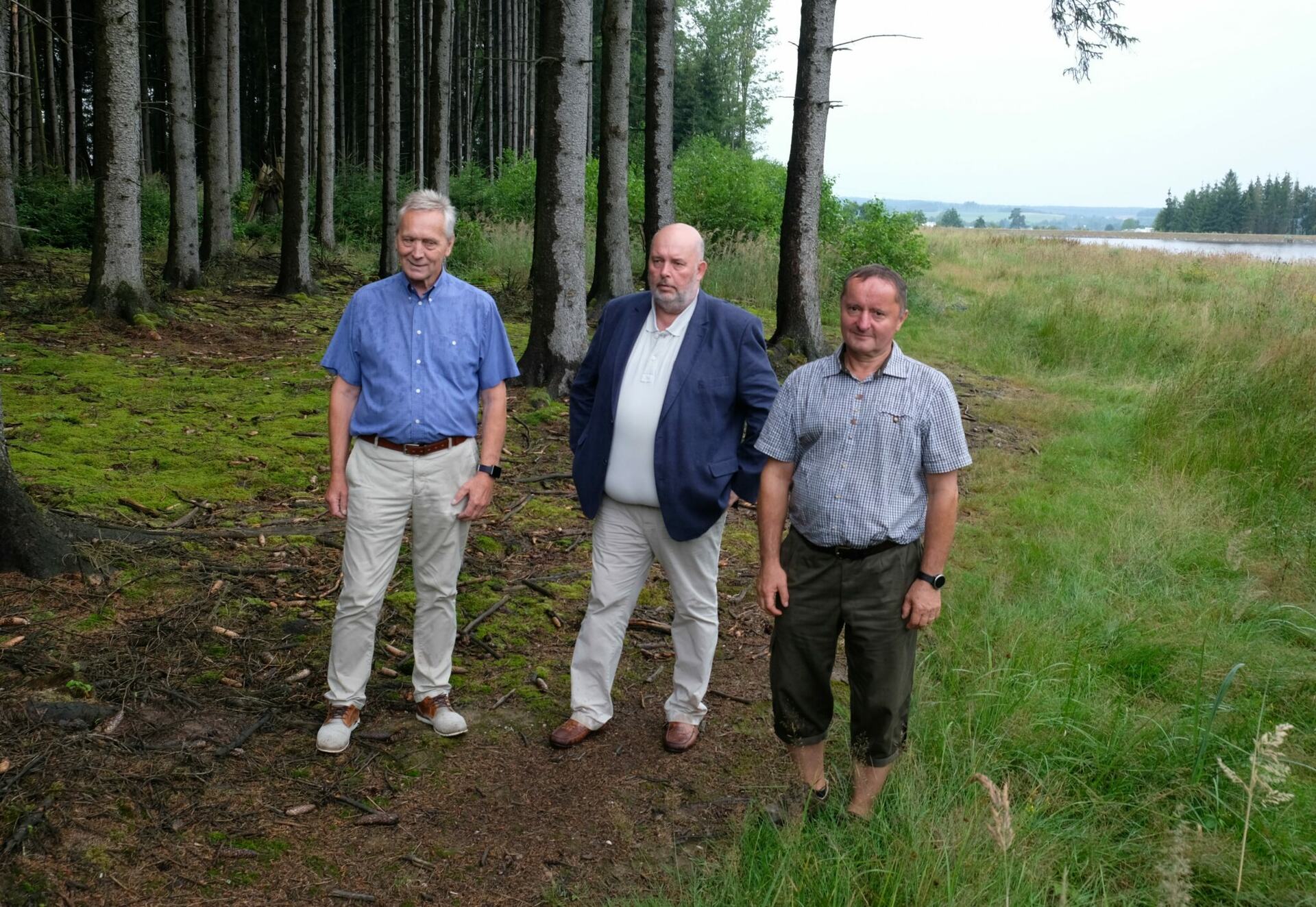 Ministr zemědělství Miroslav Toman zavítal i do lesů v Radvančicích, kde pokračuje odstraňování následků kůrovcové kalamity