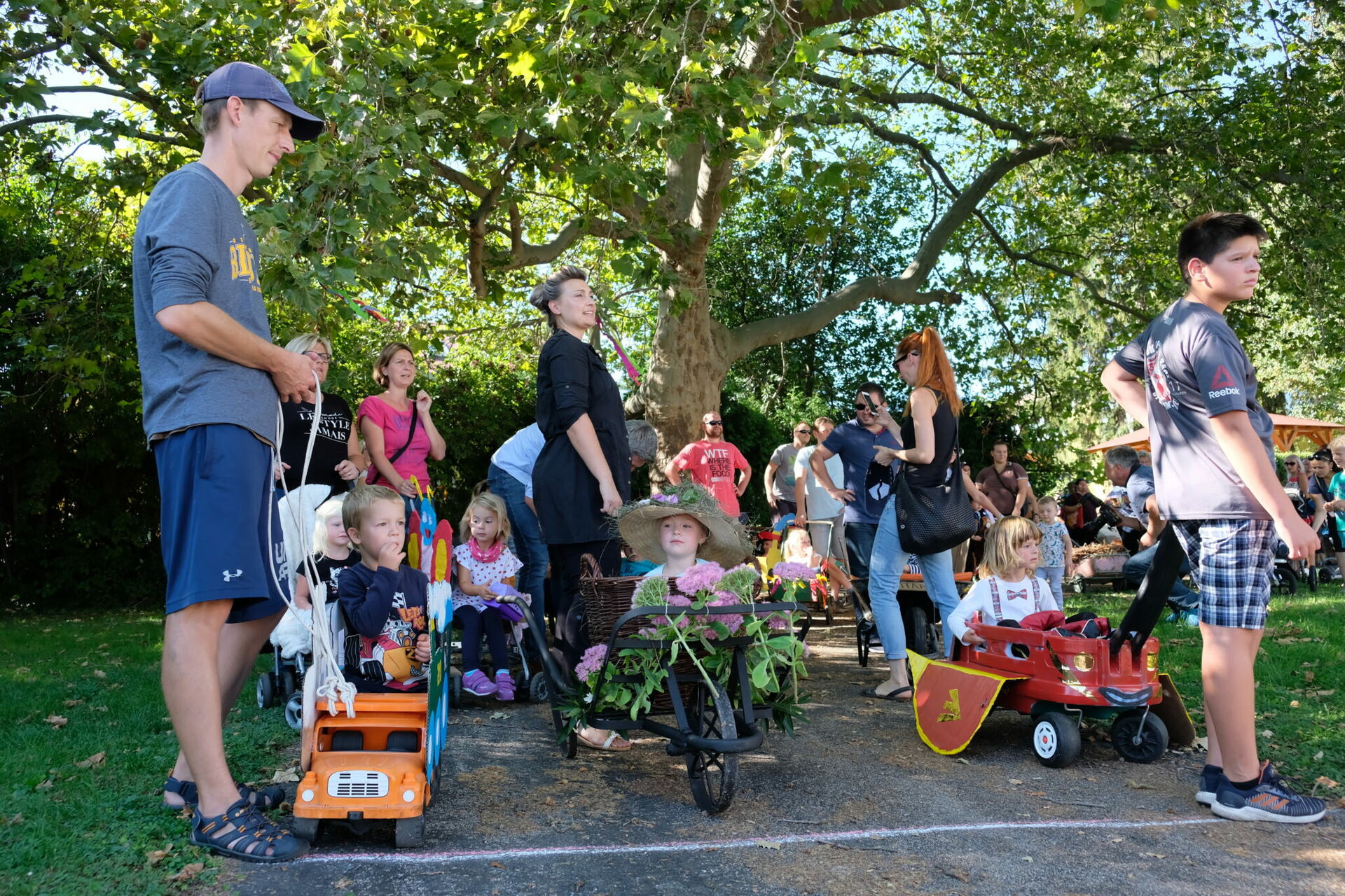 Mateřská škola Pohádka pořádala tradiční pouť, zahájena byla závodem originálních vozidel, vyvrcholila diskotékou