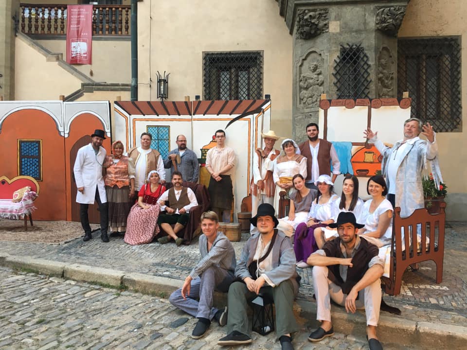 Ochotnický spolek Tyl uvede reprízu úspěšného letního představení  KUTNOHORSKÁ HAVÍŘINA ANEB JAK ZVLÁDNOUT CORIBUNDUS