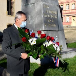 Starosta města položil kytici k soše prvního československého prezidenta T. G. Masaryka. Slavíme 102 let od vzniku samostatného Československa