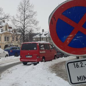 Natáčení filmu White Bird v Kutné Hoře si vyžádá úplné uzavírky i zákazy zastavení. Ty byly dnes na základě jednání zredukovány