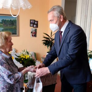 K významnému životnímu jubileum popřál paní Jaroslavě Růžičkové starosta města Josef Viktora