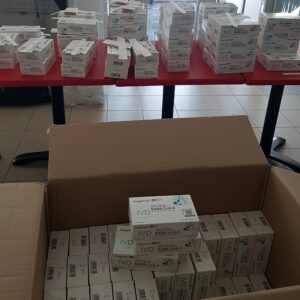 Vestibul sportovní haly Klimeška slouží i jako výdejní místo antigenních testovacích sad pro školská zařízení v ORP Kutná Hora