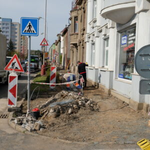 Rekonstrukce chodníků postupuje Masarykovou ulicí