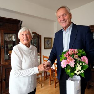 K 96. narozeninám přišel popřát paní Svobodové i starosta města Kutné Hory Josef Viktora