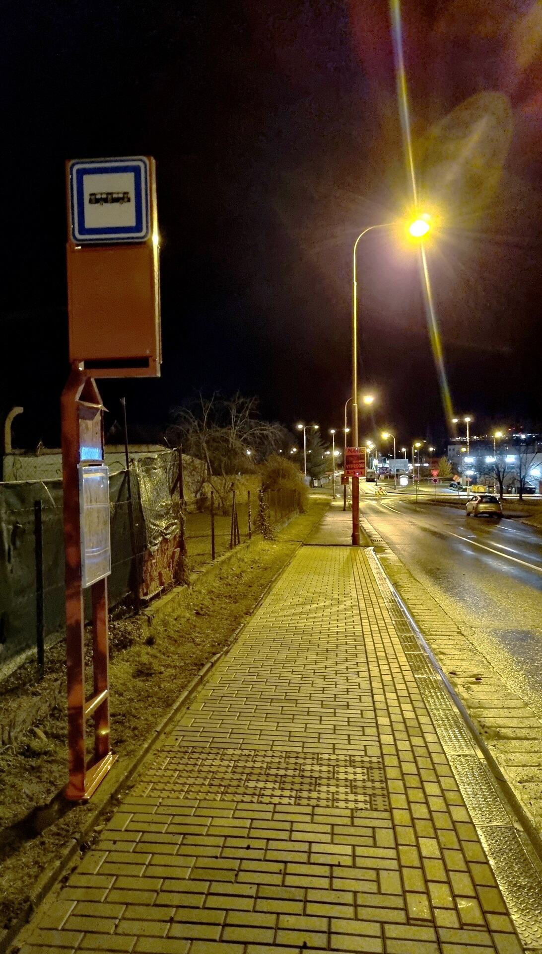 Slavnostní zahájení provozu nové autobusové zastávky, kterou bude obsluhovat linka 805 směřující z autobusového nádraží do Kolína, se uskuteční v pondělí 10. ledna v poledne
