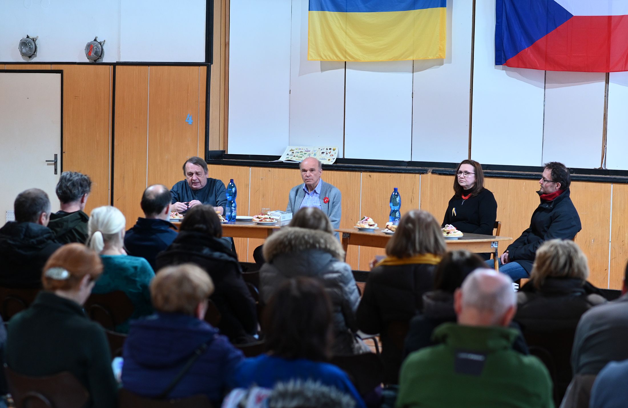 Tématem besedy v sokolovně v Sokolské ulici v Kutné Hoře byla historie a současnost Ukrajiny, vztahů s Ruskem a ČR