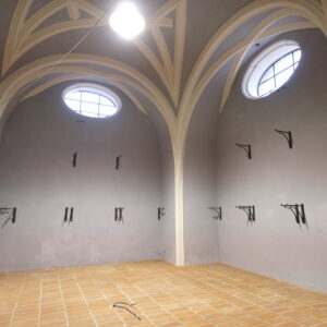 Skládání pyramidy z lidských kostí brzy začne a práce budou pro návštěvníky viditelné