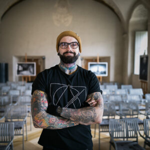 „Každý by měl v této situaci pomoci, jak může,“ říká Ondřej Soukup k dražbě fotografií na podporu uprchlíků z Ukrajiny