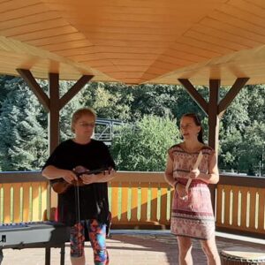 Pozor změna: Vystoupení skupiny JeToJedno, původně plánované u sv. Vojtěcha, se uskuteční 20. 7. od 19.30 hodin v altánku parku pod Vlašským dvorem