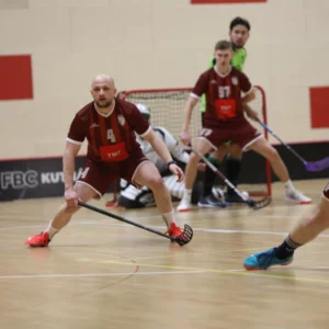 Ve čtvrtém kole Divize zavítal mužský A-tým FBC Kutná Hora na půdu nováčka ze Dvora Králové nad Labem