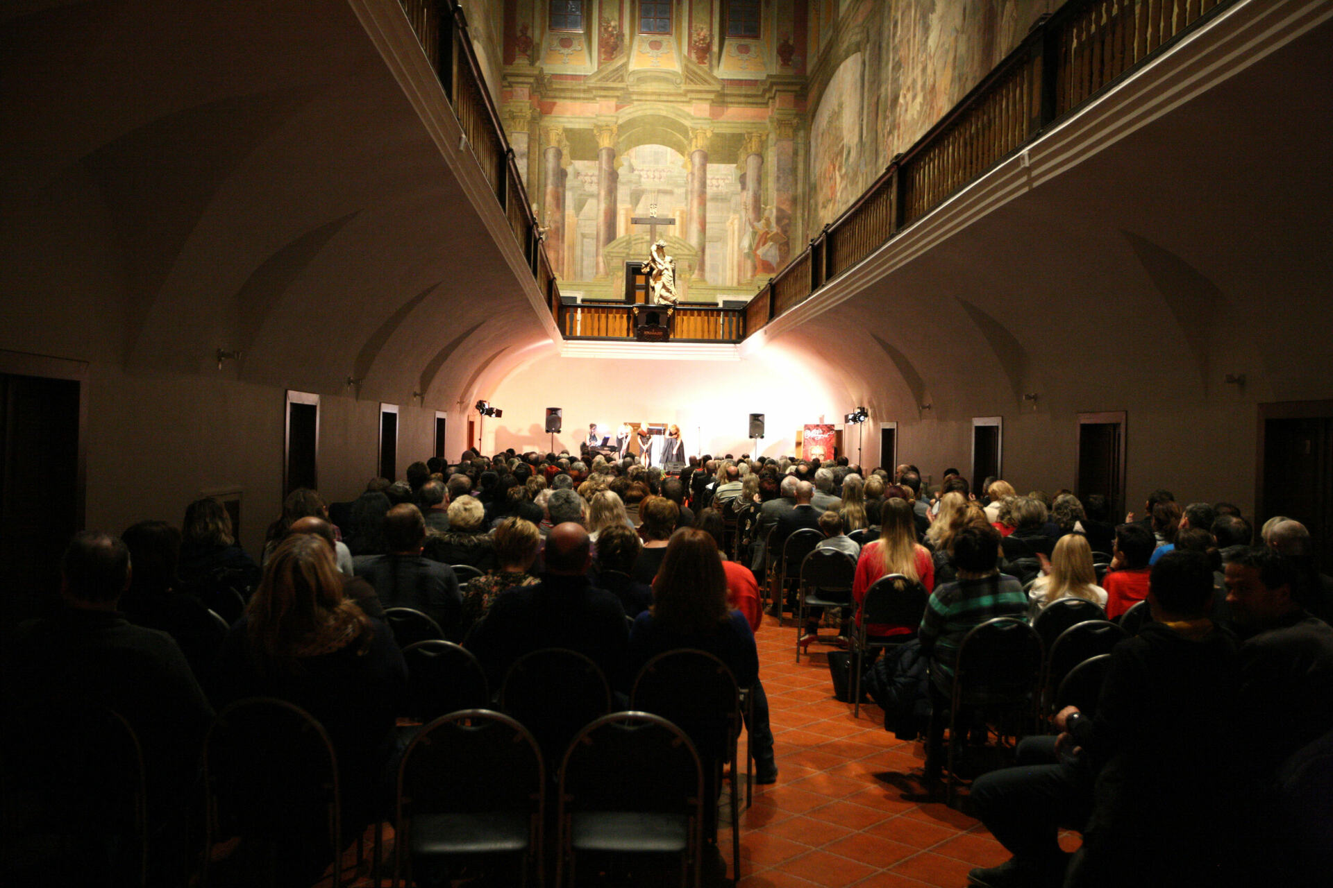 „Mikulášovo poblouznění“ vyvrcholí společným zpěvem tradičních českých koled!