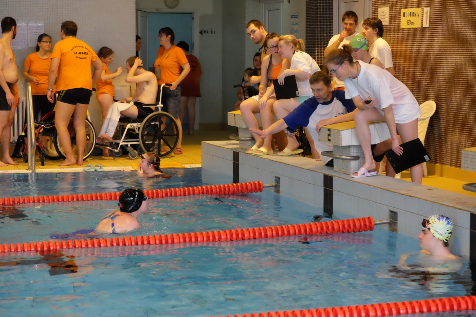 Kutnohorská vlnka: handicapovaní sportovci poměří své síly v kutnohorském plaveckém bazénu