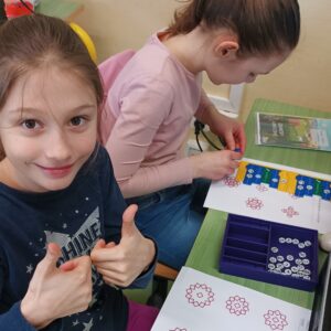 Pedagogové ZŠ Jana Palacha vytvořili originální výukový prvek – Scratch stavebnici, kterou poskytli i dalším školám