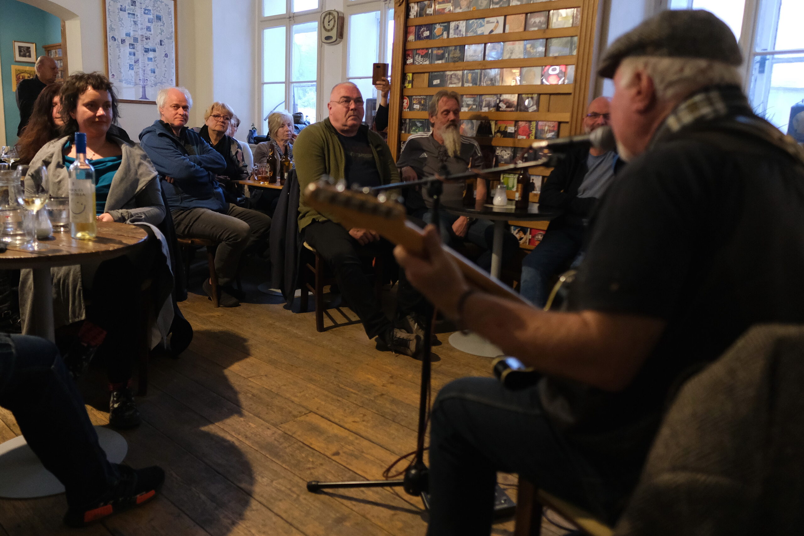 Projekt Hora plná hudby pokračoval v Blues Café vystoupením americké bluesové dvojice Bill Barrett a Bred Lewis