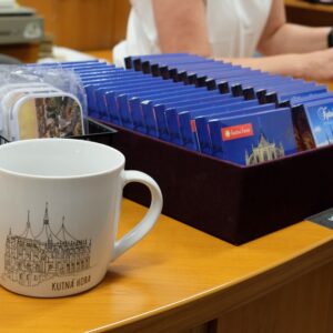 Informační centrum města Kutné Hory: zajímavé tipy na vycházky po městě a okolí, pestrá nabídka suvenýrů a dárků, prodej vstupenek, půjčovna kol a mnoho dalšího