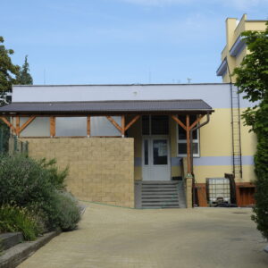Školní jídelny nabídnou obědy do nosičů pro veřejnost