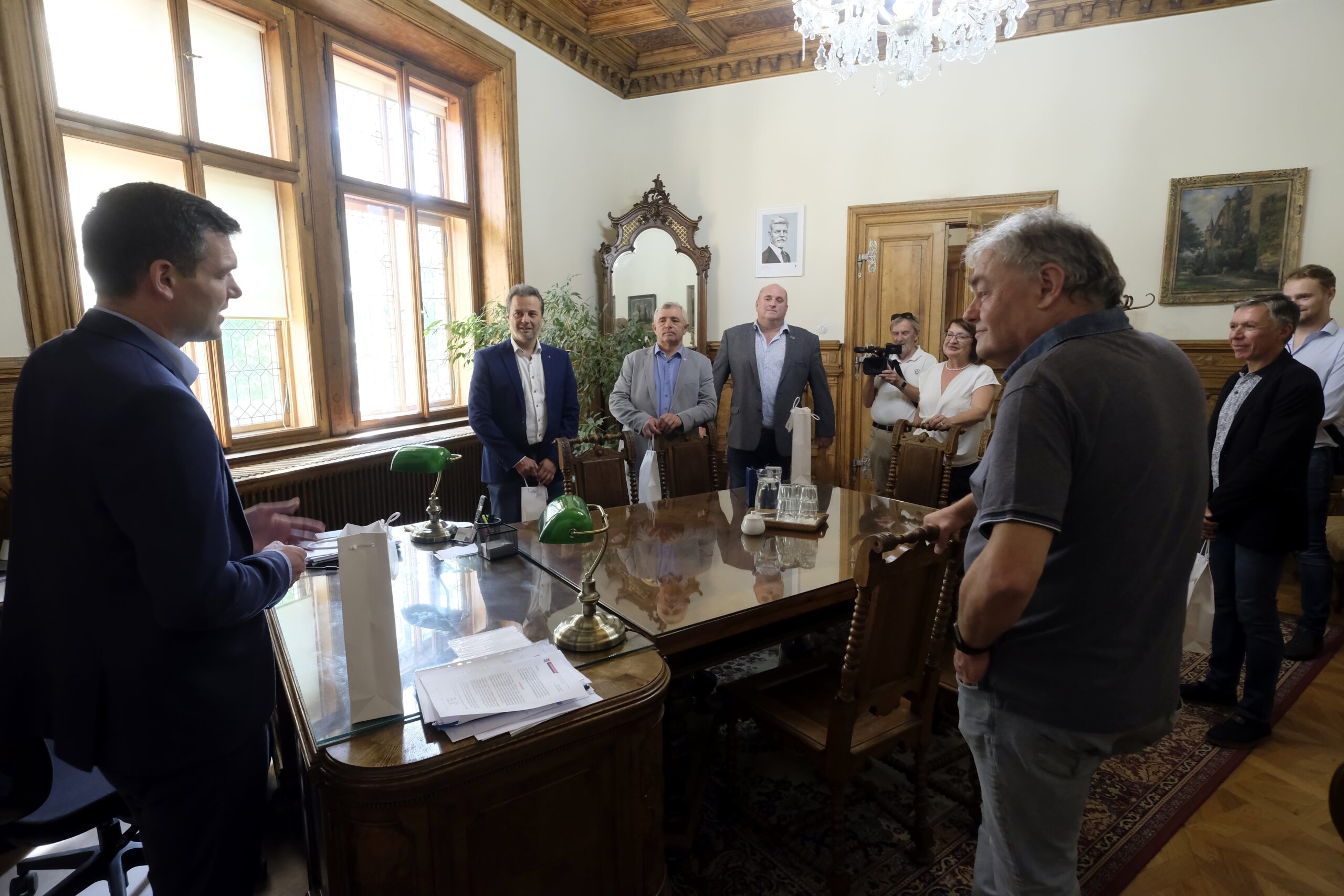 Na dvoudenní výjezdní zasedání vyrazili senátoři do Kutné Hory, kde je na radnici přivítal i starosta města