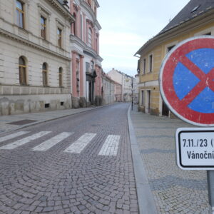 Transport vánočního stromu do centra města si 7. listopadu vyžádá dočasné zákazy zastavení v dotčených ulicích